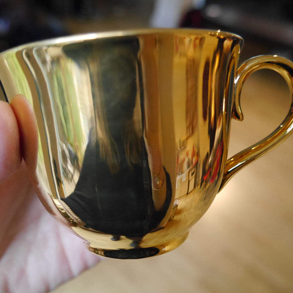 highly reflective teacups – in either platinum or gold gilding