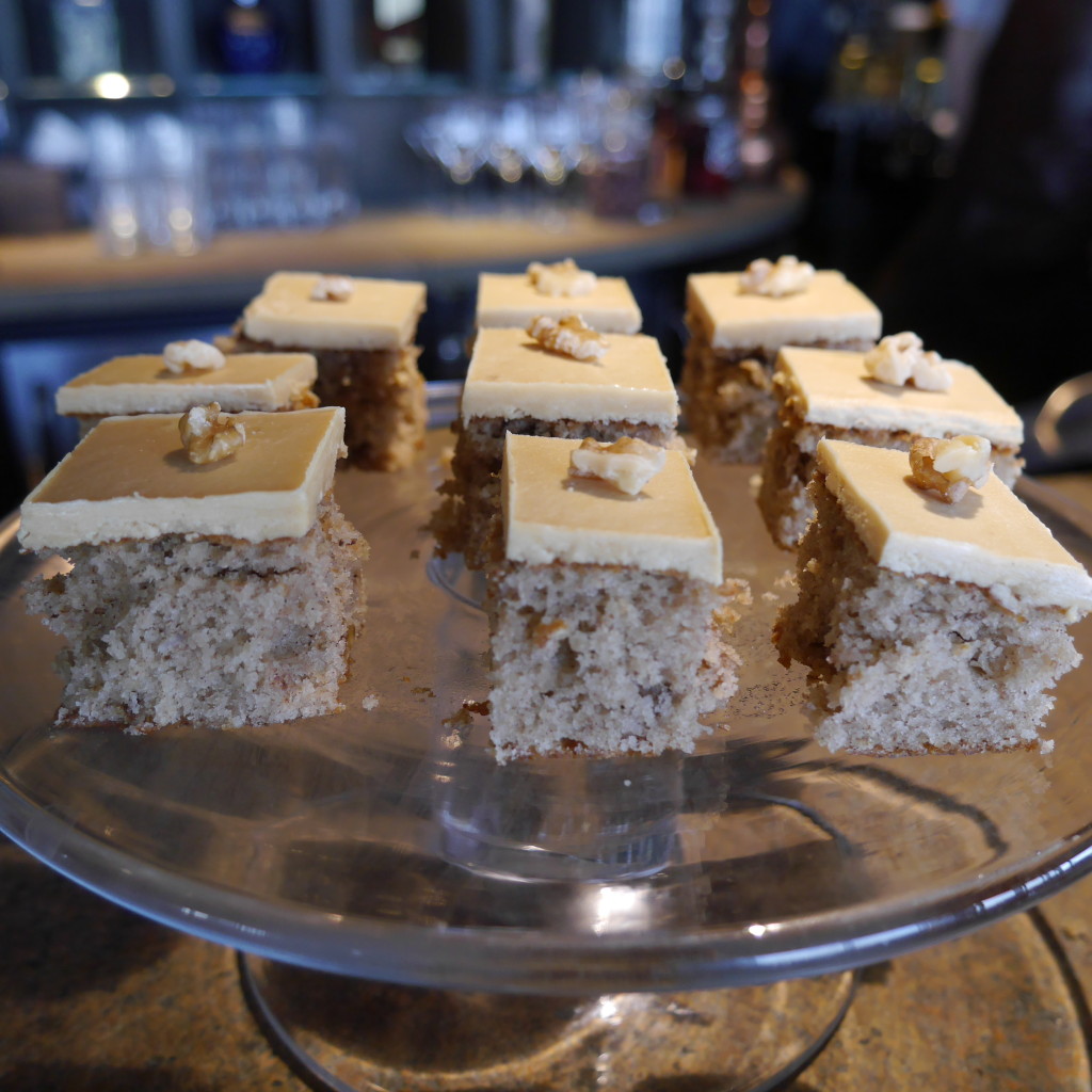 banana and walnut cake