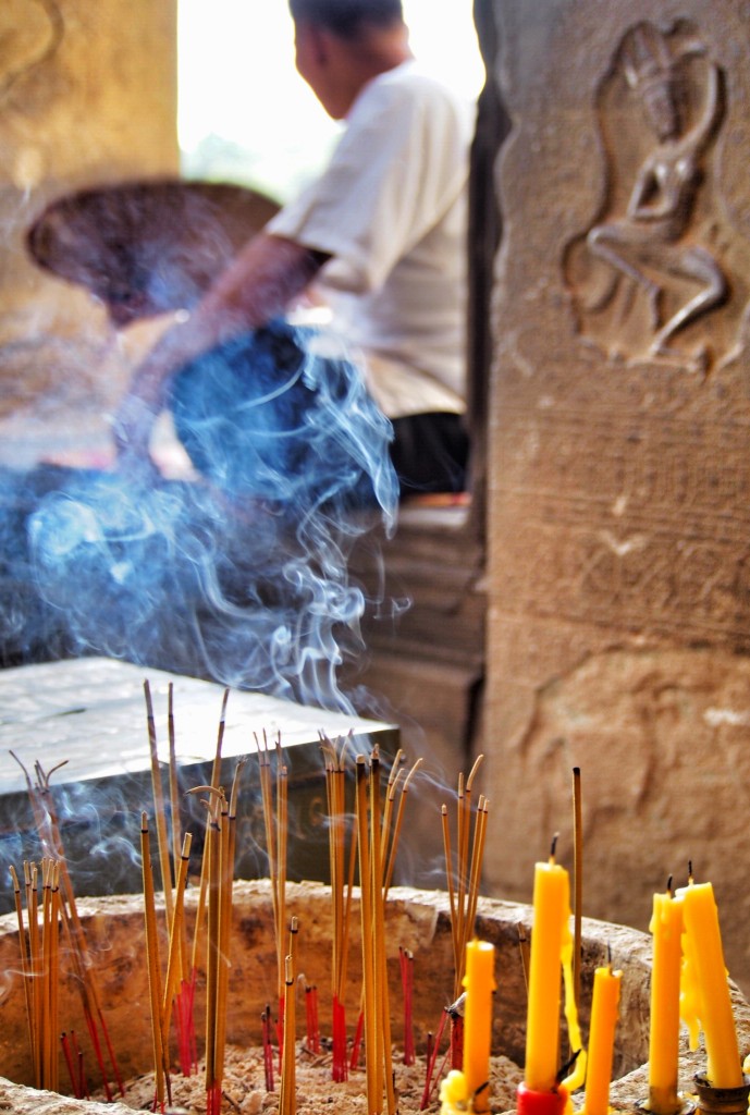 incense burning in Angkor Wat